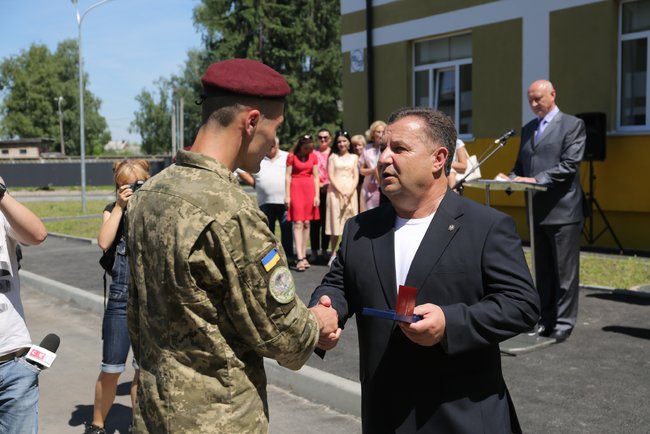 Полторак нагородив військовослужбовців 148-го окремого гаубичного самохідно-артилерійського дивізіону 03