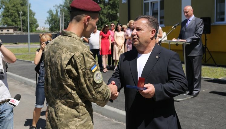 Полторак наградил военнослужащих 148-го отдельного гаубичного самоходно-артиллерийского дивизиона. ФОТОрепортаж