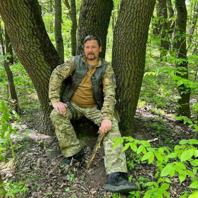 Боєць ЗСУ, байкер, режисер Євгеній Смирнов: Я б не хотів поруч із собою в окопах бачити людину, яку силоміць відправили на війну. Я б не зміг їй довіряти, а на війні без довіри неможливо 02