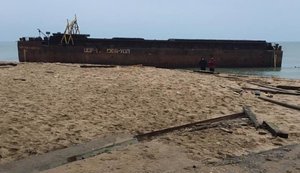 Баржа с 9 тыс. ящиков контрабандных сигарет была зафрахтована у госпредприятия и загружалась на внешнем рейде, - Мининфраструктуры. ФОТОрепортаж