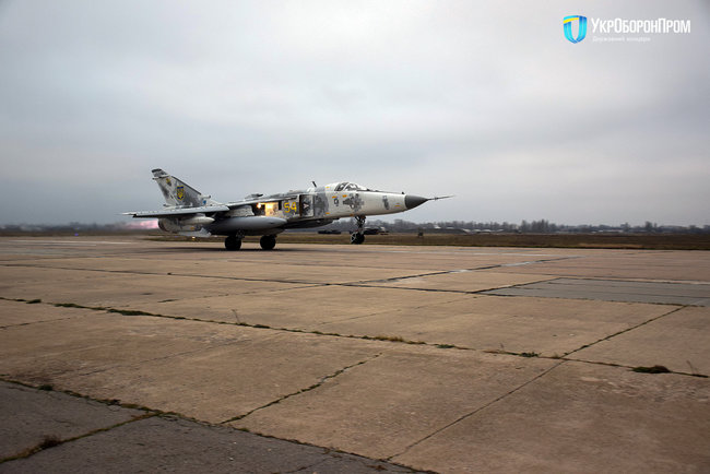 Отремонтированный самолет-разведчик СУ-24МР вернулся в ряды ВСУ 02