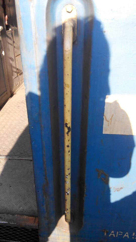 Грязь, ржавчина, клей на окнах: новый сезонный поезд Одесса-Ковель возмутил соцсети 14