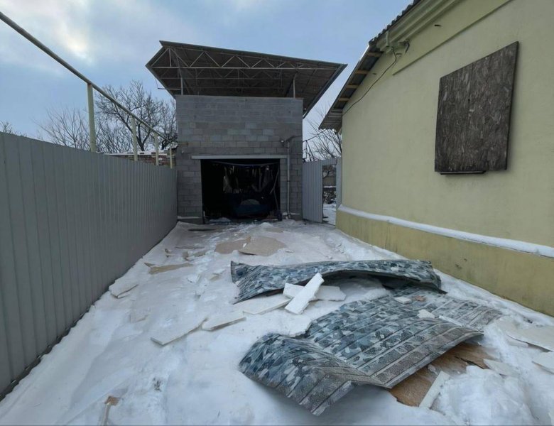 Обстріли Дніпропетровщини: пошкоджені лікарня, підприємства і житло