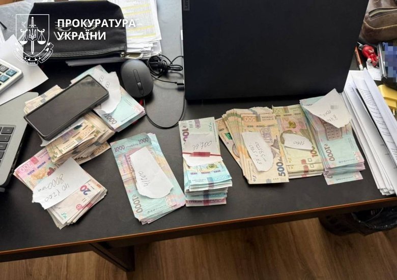 Посадовців армійського корпусу викрили на поборах