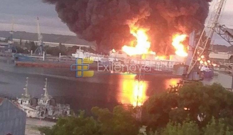 Oil depot in occupied Kerch and port of "Kavkaz" are on fire following attack, - media. VIDEO&PHOTOS