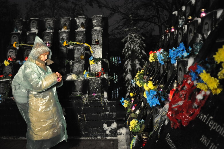 День Гідності та Свободи: у центрі Києва вшанували пам’ять Героїв Небесної Сотні 02