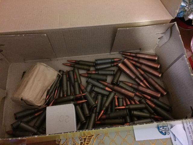 SBU officers apprehended criminal group of arms traders 10