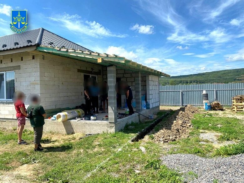 Солдати будували маєток одному з військкомів на Закарпатті, йому повідомлено про підозру, - Офіс Генпрокурора 04 Солдати будували маєток одному з військкомів на Закарпатті, йому повідомлено про підозру, - Офіс Генпрокурора 04