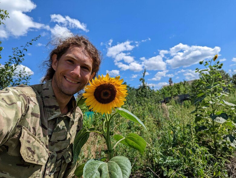 Сонячний янгол України, позивний Красивий. Пам’яті добровольця Віталія Киркача-Антоненка 04