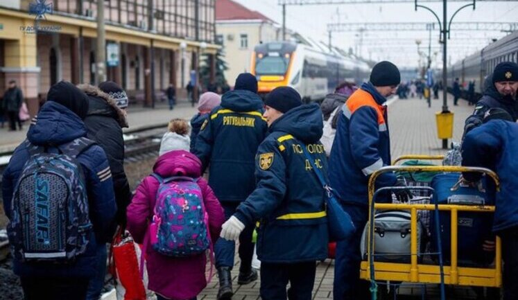 Кабмін заборонив виселяти вразливі категорії ВПО із житла для тимчасового проживання