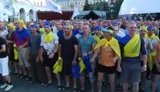 Для марша болельщиков на Крещатик пригнали солдат в одинаковых шлепанцах: "Нам так стыдно. Не понимаю зачем мы здесь". + ВИДЕО.