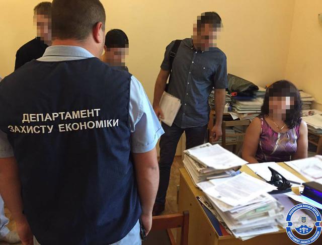 Эксперт-оценщик задержана на Одесчине при получении 15 тыс. грн взятки, - Нацполиция 01