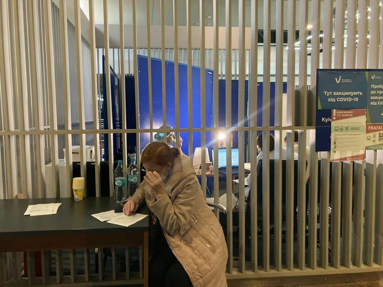 На київському вокзалі працюють два пункти вакцинації від COVID-19 03
