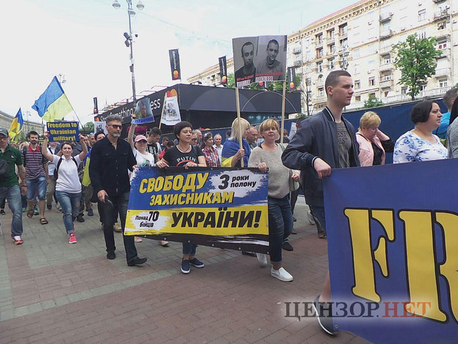 Акция Свободу защитникам Украины проходит в Киеве 02