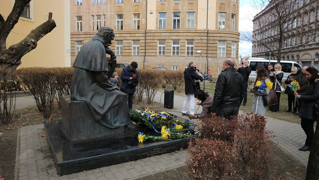 Память Небесної Сотні вшанували в Угорщині 08