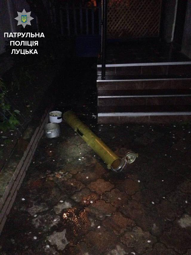 Патрульные Луцка задержали троих мужчин с противотанковым гранатометом 01