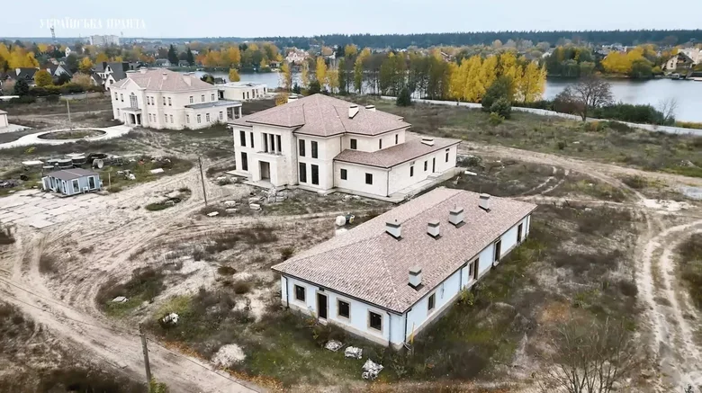 Первые два дома кооператива "Династія"