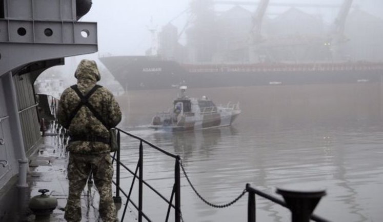 Росія продовжує саботаж роботи "зернового коридору", у черзі у Босфорі – понад 120 суден