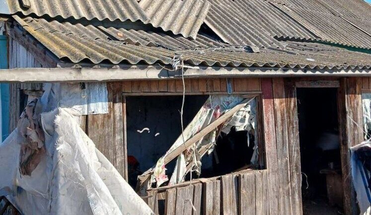 Росіяни обстріляли Дніпропетровщину: пошкоджено 4 будинки, авто, газогін і ЛЕП. ФОТОрепортаж