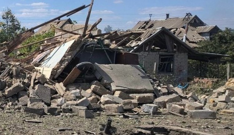 Enemy strikes community in Mykolaiv region with KABs: houses and administrative building damaged. PHOTOS