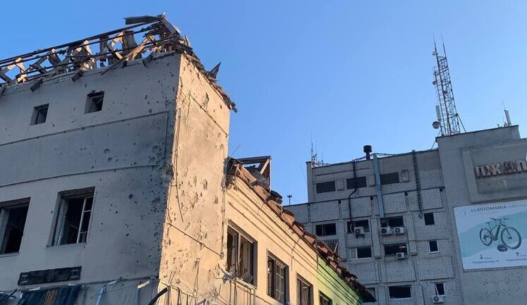 Рашисти атакували сортувальний центр "Укрпошти" у Херсоні. ВІДЕО+ФОТОрепортаж