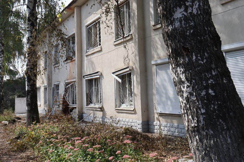 Щось їм не сподобалось – тягнули в катівню. Піддавали тортурам як чоловіків, так і жінок. Утримували там навіть дітей, – Володимир Тимошко 02