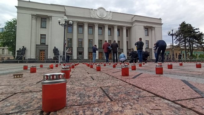 Активисты требовали под Радой отставки Степанова: Украина в Европе на первых местах по количеству COVID-смертей и на последних - по вакцинации 04