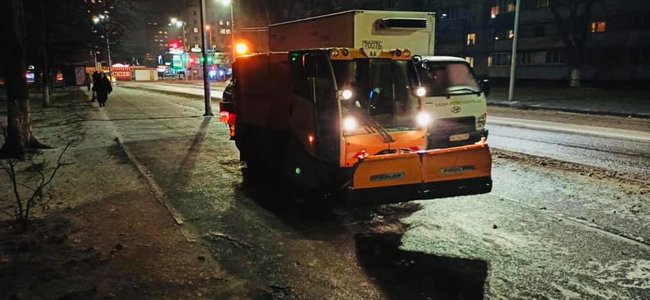 У Києві крижаний апокаліпсис: вулиці столиці перетворилися на суцільну ковзанку 02