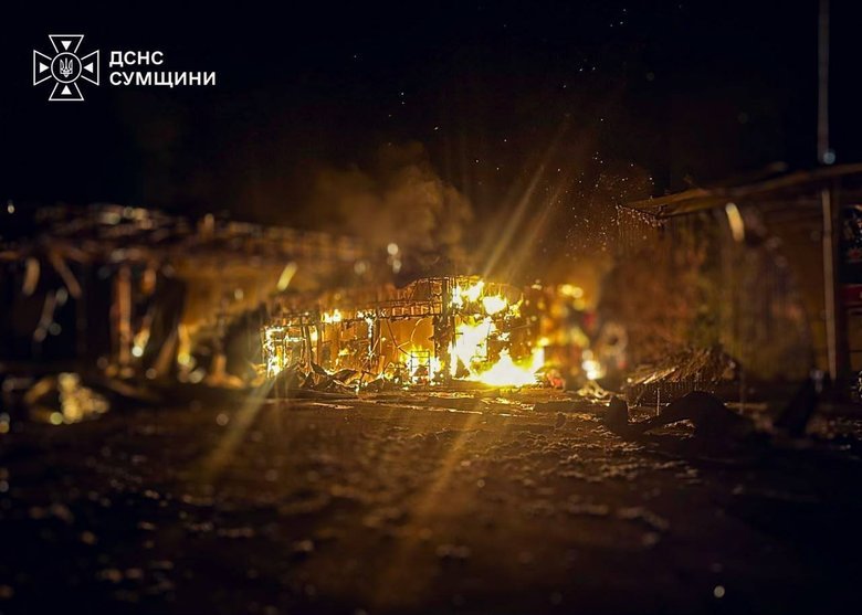 Ворог завдав серії ударів по Сумах: рятувальники працювали на місцях влучань