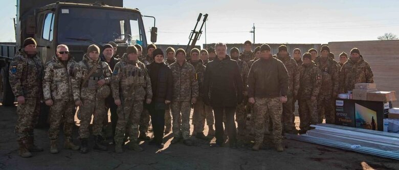 Бригада ППО на Півдні отримала вантажівки DAF і обладнання для мобільного командного пункту 01