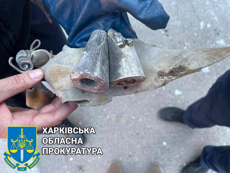 Окупанти вночі обстріляли Київський район Харкова, пошкоджено адмінбудівлю підрозділу ДСНС, знищено кілька пожежних автомобілів 02