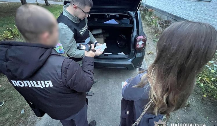 За $1000 обіцяли підробити висновок про загибель військового: на Чернігівщині затримали двох медиків. ФОТО