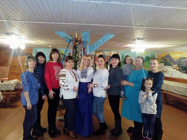 На сьогодні у нас під опікою понад 450 дітей бійців, загиблих на війні. Не обходимо увагою і тих, у кого батьки закінчили життя самогубством, - волонтер Світлана Бахвалова 09