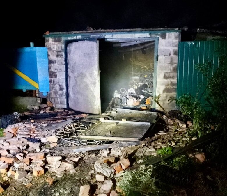 Россияне из РСЗО и тяжелой артиллерии ударили по Никополю, повреждены более 20 домов, газопроводы и линии электропередач 01 Россияне из РСЗО и тяжелой артиллерии ударили по Никополю, повреждены более 20 домов, газопроводы и линии электропередач 01