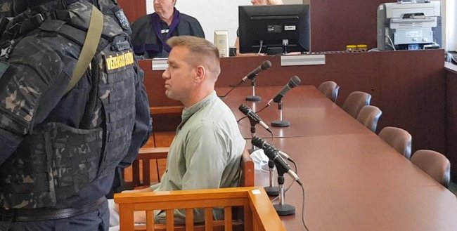 Посол України в Чеській Республіці Євген Перебийніс: Важливі не лише самі вироки, а й кваліфікація, яку застосовує чеський суд у справах бойовиків, які воювали на Донбасі 02