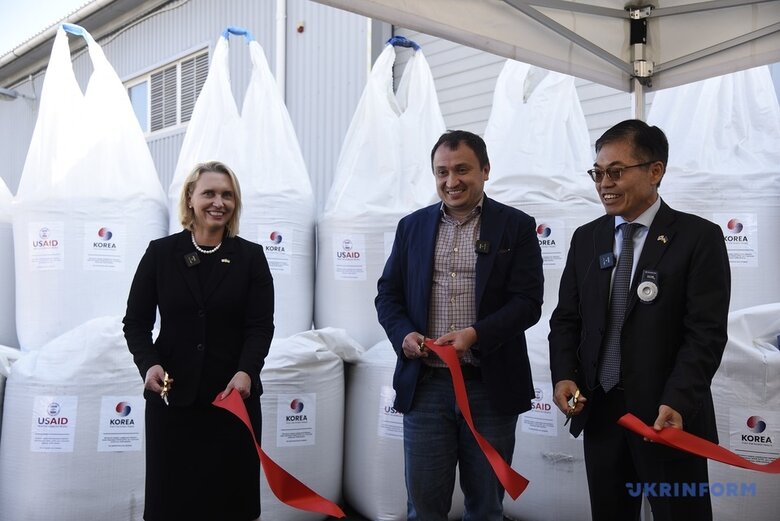 USAID відправило агропідприємствам з України 12 тисяч тонн добрив на осінню посівну 08 USAID відправило агропідприємствам з України 12 тисяч тонн добрив на осінню посівну 08