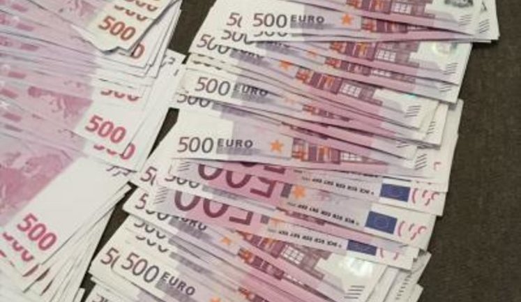 Громадянин України намагався незаконно вивезти за кордон 200 тис. євро. ФОТОрепортаж