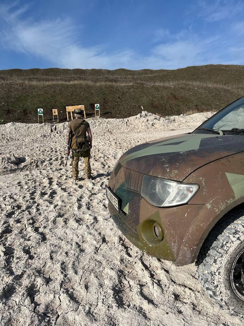 Керівник медгрупи позивний Евер: Часом медики віддавали штурмовикам свої плити, через що гинули, тому що їх також крила арта 03
