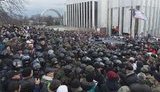 Колона прихильників Саакашвілі на чолі з політиком прямує до Верховної Ради. ФОТОрепортаж