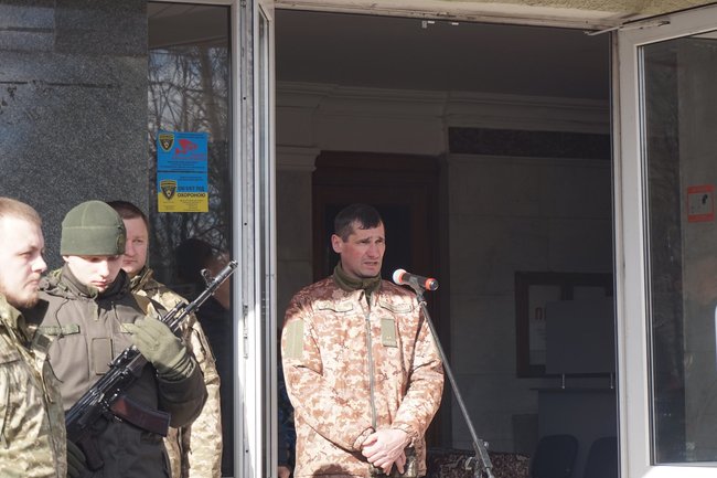 С погибшим на Донбассе воином 58-й ОМПБр Дмитрием Гринем простились в Шостке 10