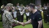 Зеленський вручив нагороди з нагоди Дня Конституції