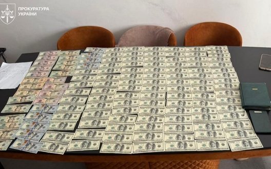 Топпосадовці мерії Івано-Франківська заробляли на дозвільній документації для забудовників: викрито схему хабарів на $26 тис.. ФОТОрепортаж