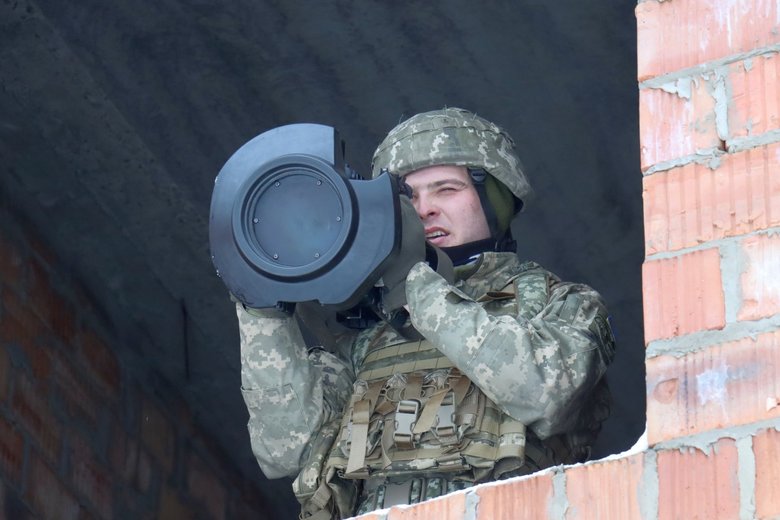 Военнослужащие ВСУ овладевают тактическими действиями по применению ПТРК NLAW в урбанизированной местности 07 Военнослужащие ВСУ овладевают тактическими действиями по применению ПТРК NLAW в урбанизированной местности 07