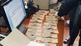 Чиновницю виконавчої служби затримали в Маріуполі на хабарі 12 тис. грн, - прокуратура. ФОТО