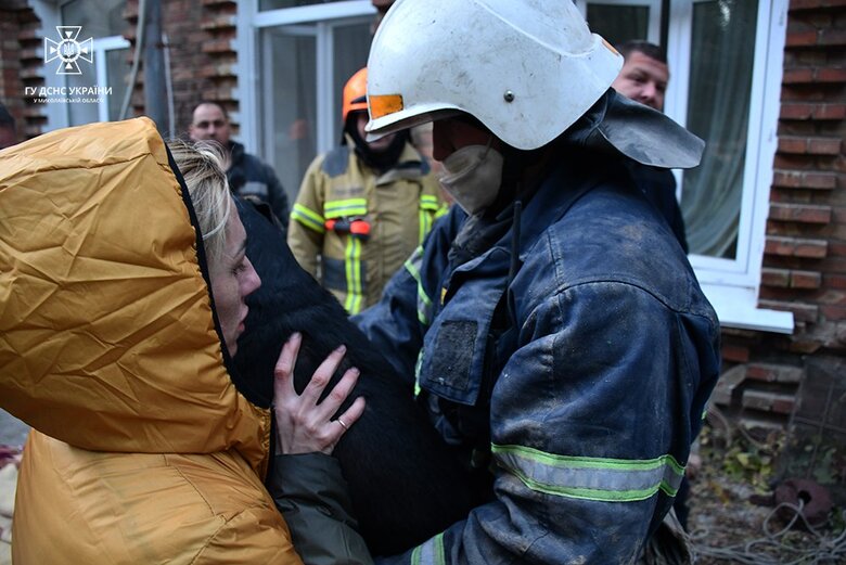 Наслідки ворожого обстрілу Миколаєва: зруйновано двоповерхівку 07