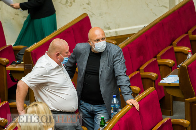 Ківа і сторіз оголених дівчат, Яценко в гостях у слуг народу і Куницький, який шепоче на вухо Забуранній, - робота ВР 15 вересня 01