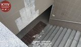 У Києві з відреставрованого підземного переходу обсипалася плитка. ФОТО