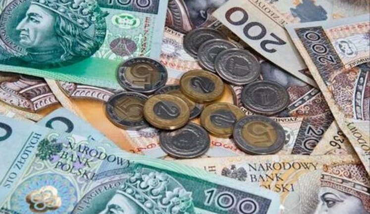Майже 70% іноземних працівників у Польщі стикалися з непрозорими схемами формування оплати через агенції зайнятості