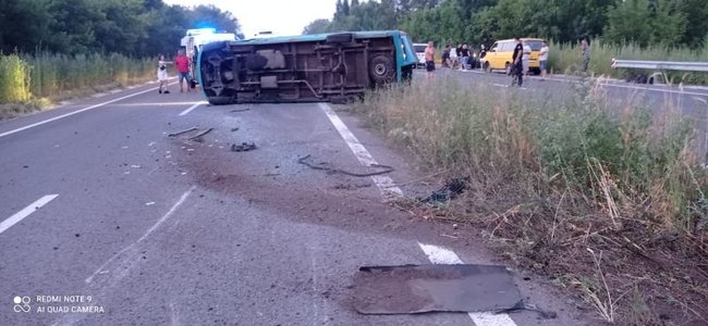 Маршрутка з пасажирами перекинулася на Луганщині: постраждали 9 осіб 03 Маршрутка з пасажирами перекинулася на Луганщині: постраждали 9 осіб 03