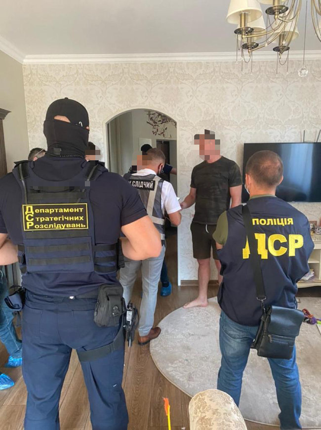 Чиновника Минобороны задержали при вымогательстве взятки в 1 млн. долларов 02 Чиновника Минобороны задержали при вымогательстве взятки в 1 млн. долларов 02